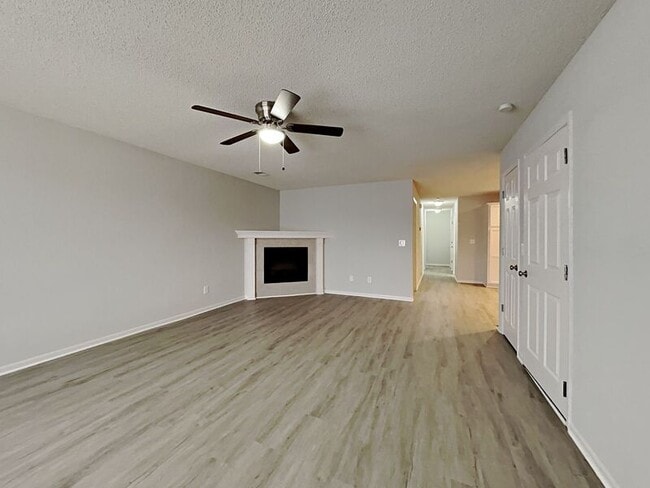 Photo - 401 NW Woodbury Dr