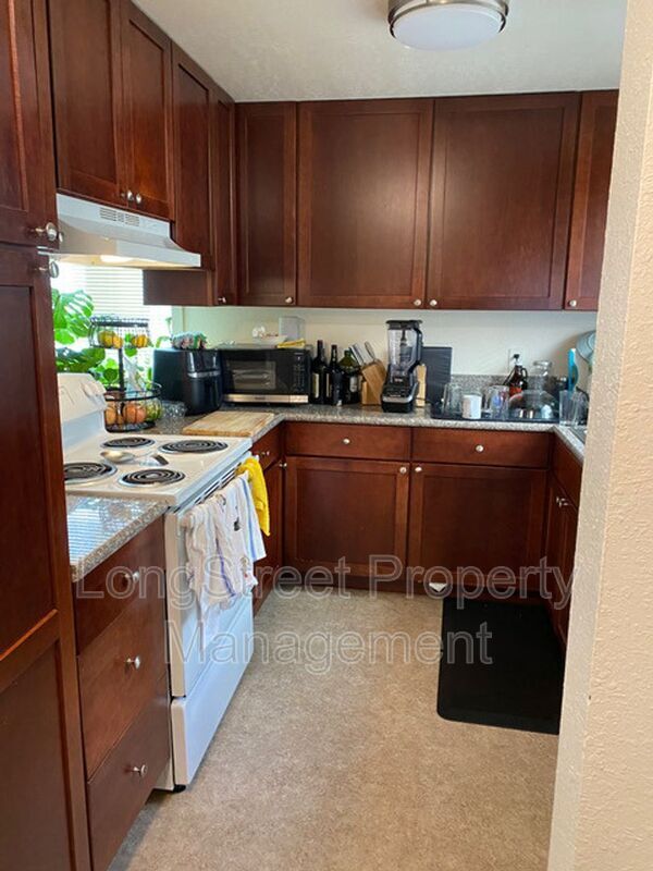 Photo - 654 SW 7th St Unit #10