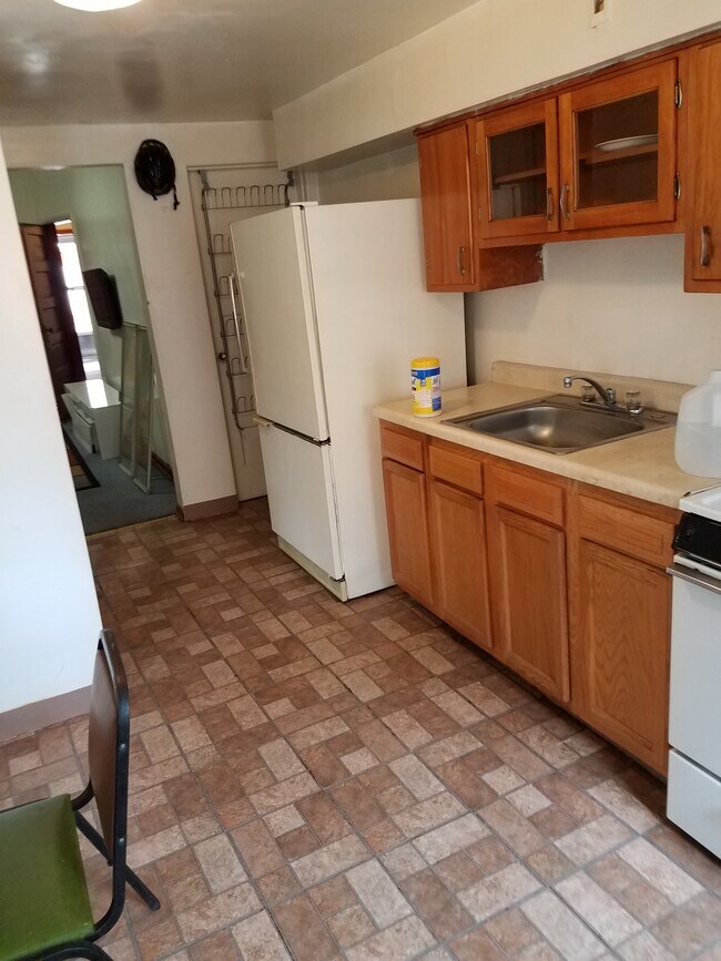 kitchen - 10 Cable Pl Unit 1