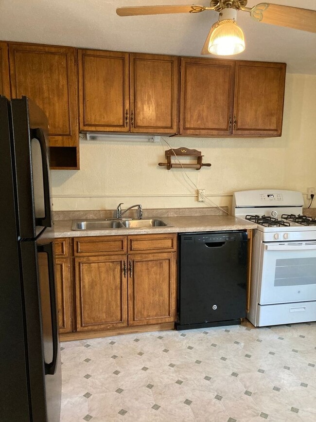 Photo - Three Bedroom Single-Family Home Close To Downtown