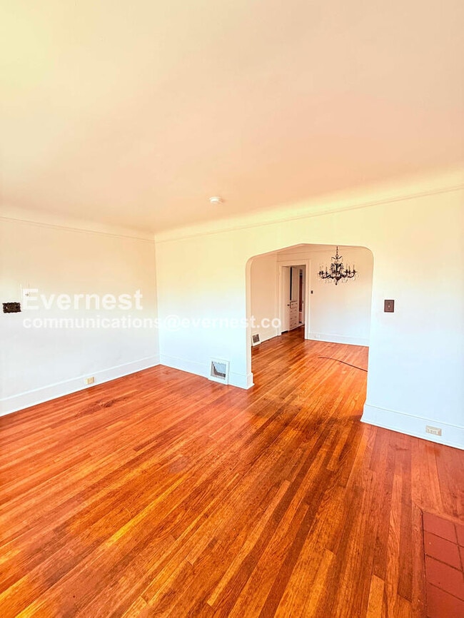 Photo - 3209 W Grand St