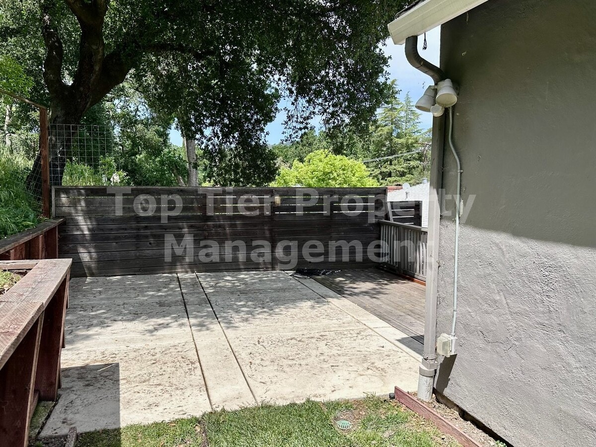 Photo - Very Charming, updated 2 Bd/1 Ba, 1178 sf Single-Family House in Lafayette available for Lease!