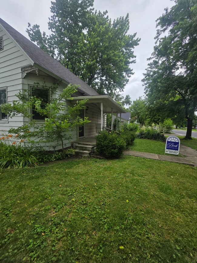Photo - 809 Don Ryan St
