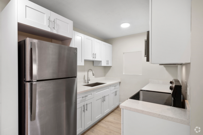 Building Photo - 1330 W 29th St Rental