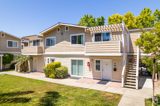 Fairchild Apartments - Fairchild Apartments