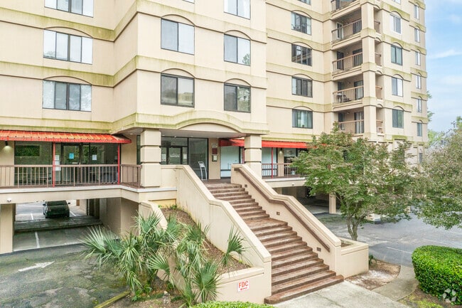 Photo - 1600 Park Cir