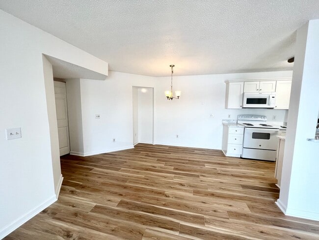 Photo - YOU NEED TO SEE THIS VIEW! Renovated 3 Bedroom/2 Bath 2nd FLOOR UNIT! Unidad H
