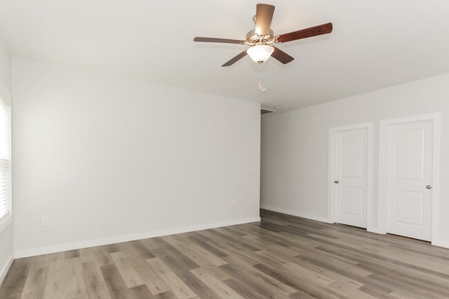 Photo - 3028 Celia Ave