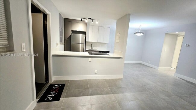 Building Photo - 1811 Jefferson St Unit 202