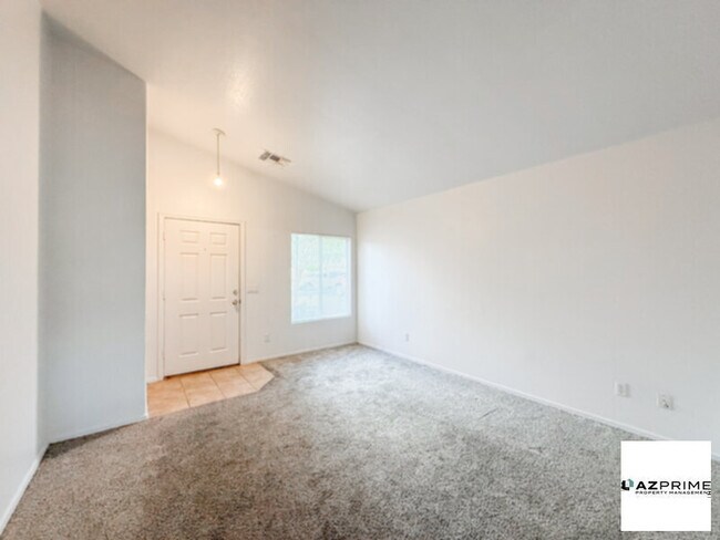 Photo - Lovely 3/2 El Mirage House - Spacious &amp; Modern!