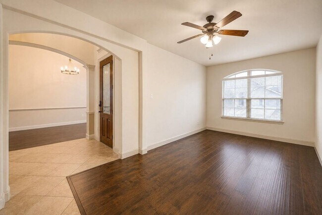 2933 Softwood Cir