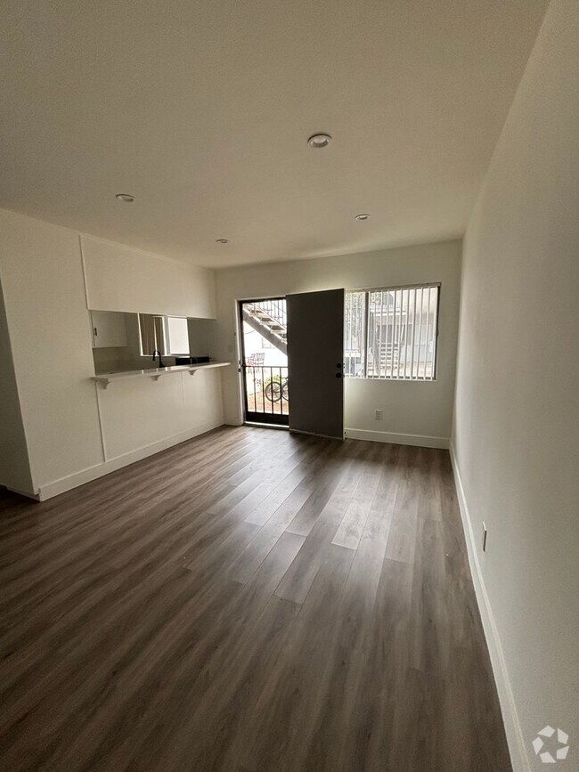 Building Photo - Upgraded 1 Bedroom In Torrance with Parkin... Unit C Rental