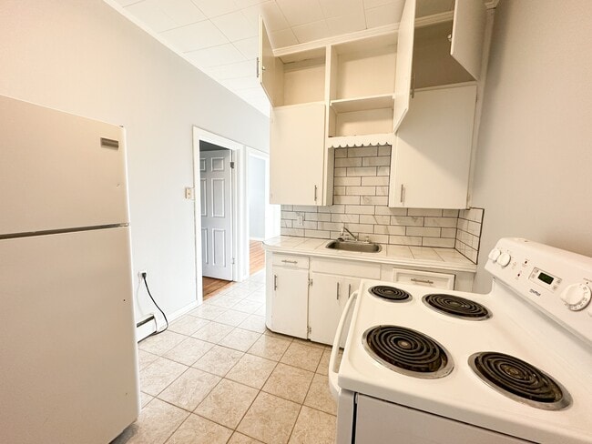 Building Photo - 35 Paddock St Unit 35-1