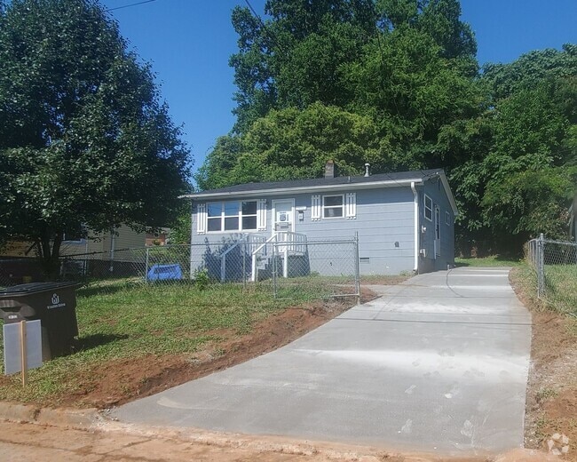 Building Photo - 1432 Douglas St Rental