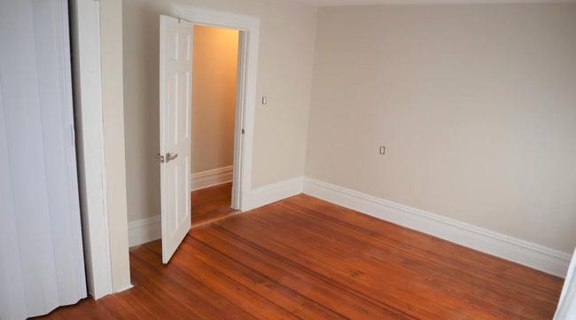 Photo - 1250 Woodfield Rd Unit 3