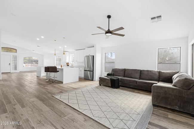 Photo - 4 N 163rd Ln