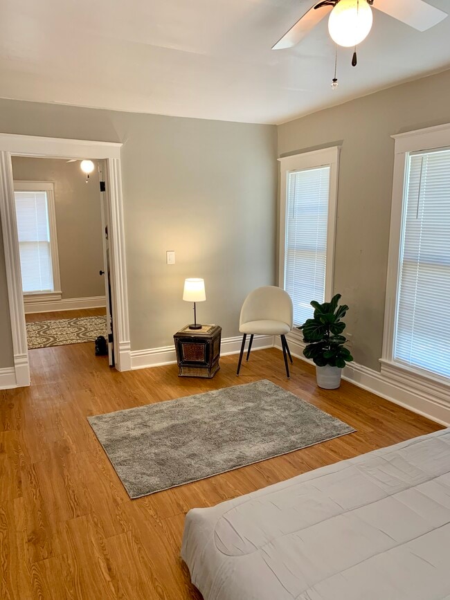 327 N Market St Townhome Townhome Rental in Oskaloosa IA