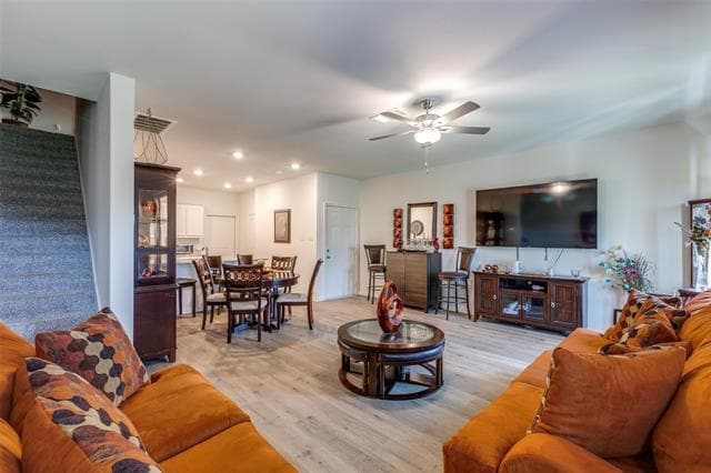 Photo - 206 Marsh Ln