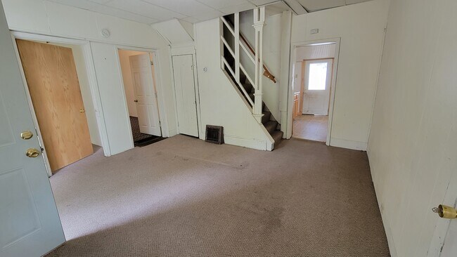 Photo - 1402 8th St E