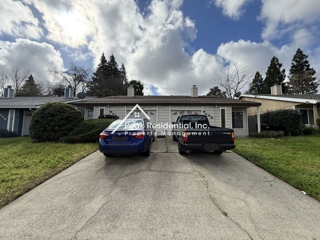 Building Photo - Wonderful 2bd/2ba Fair Oaks Duplex with Garage
