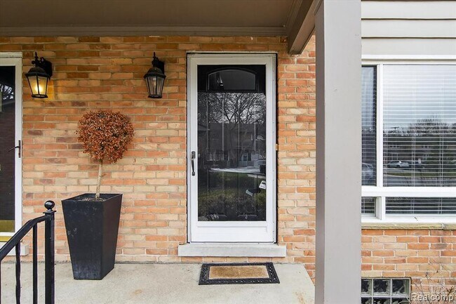 Photo - 1043 N Old Woodward Ave Unidad 2