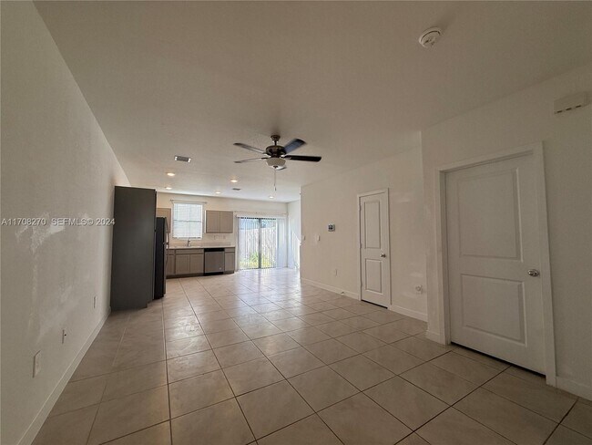 Photo - 434 NE 13th St