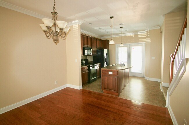 Photo - 2 BED/2.5 BATH Townhome in Magnificent Wesley Heights West End District