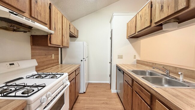 Photo - Nice 2 bedroom, 2 bath Duplex in Dorsett Oaks