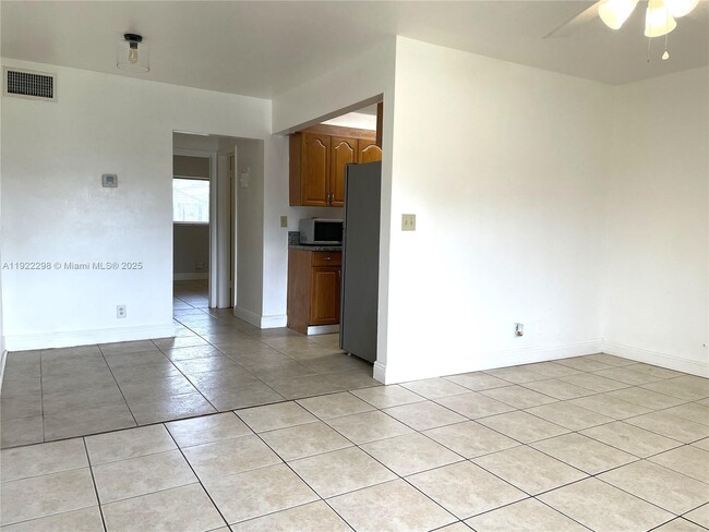 Photo - 2121 NE 40th Ct Unit 2