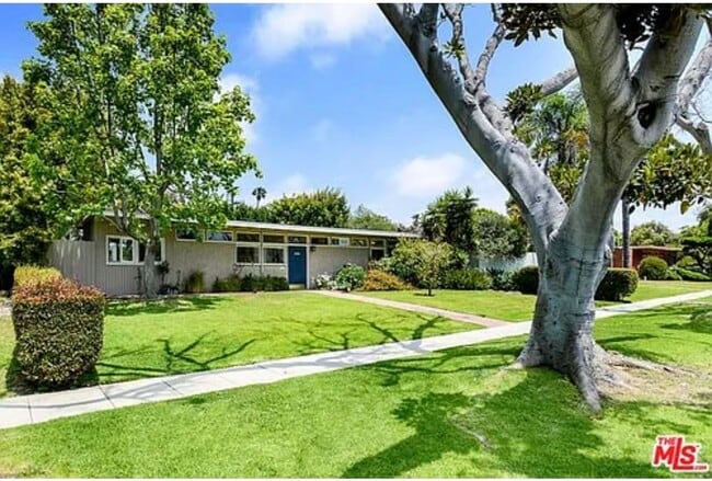 Photo - 3506 Beethoven St