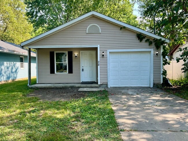 Building Photo - Renovated  3 bedrooms 1 full bath Rental
