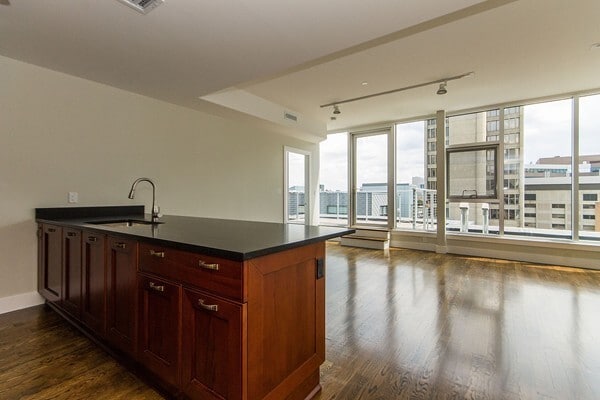 Photo - 10 St George St Unit 602