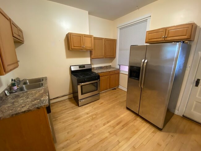 Photo - 2960 N Lincoln Ave Apartments