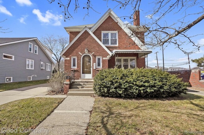 Building Photo - 200 S Pleasant St Unit A