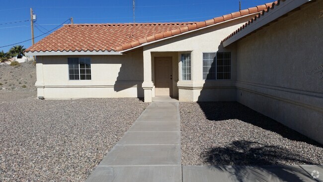 Building Photo - THREE CAR POOL HOME