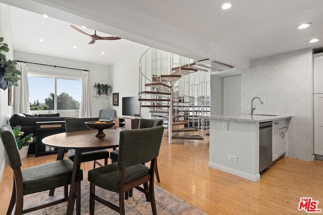 Building Photo - 1440 Veteran Ave Unit 557