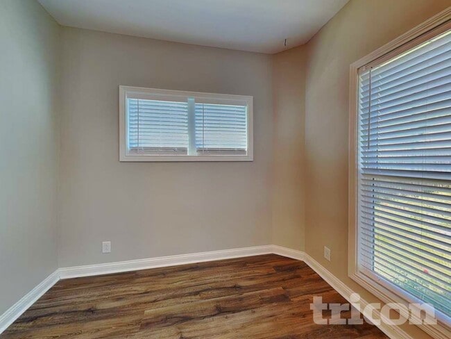 Photo - 129 Bonnell Dr