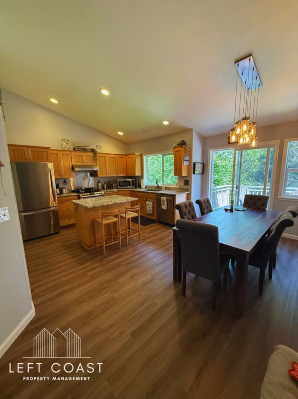 Building Photo - 6106 NE Oar Dr Rental