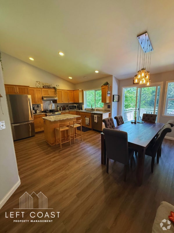 Building Photo - 6106 NE Oar Dr Rental
