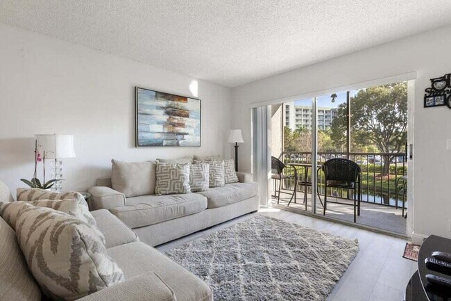 Photo - 2230 N Cypress Bend Dr Unidad 209