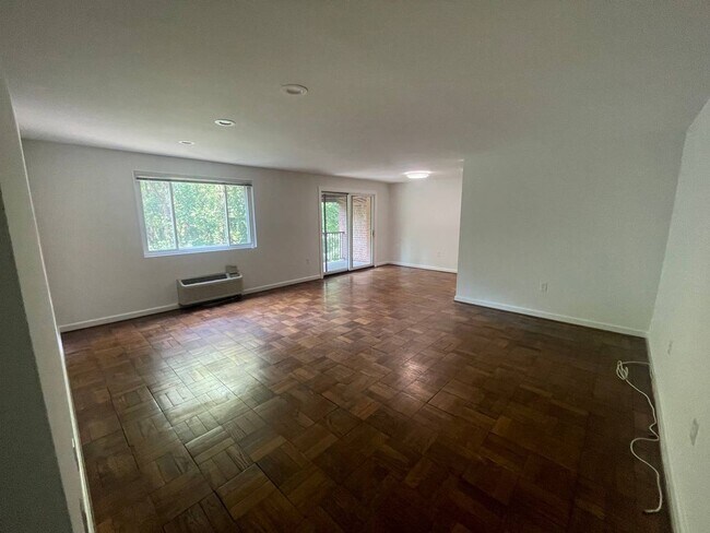 Photo - 4114 Davis Pl NW