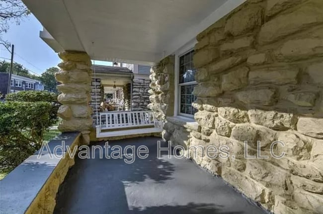 Photo - 3222 Charlotte St