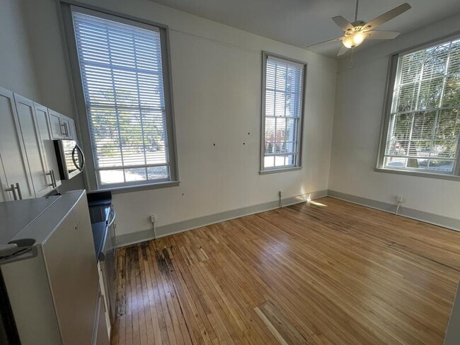 Photo - 315 W 38th St Unit 4