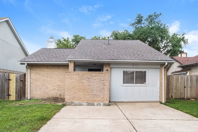 Building Photo - 901 Briarcreek Dr