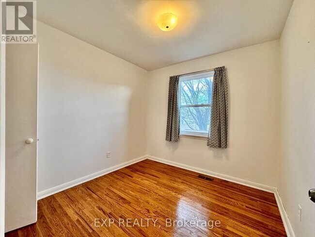 Photo - 29 Bayview Pkwy