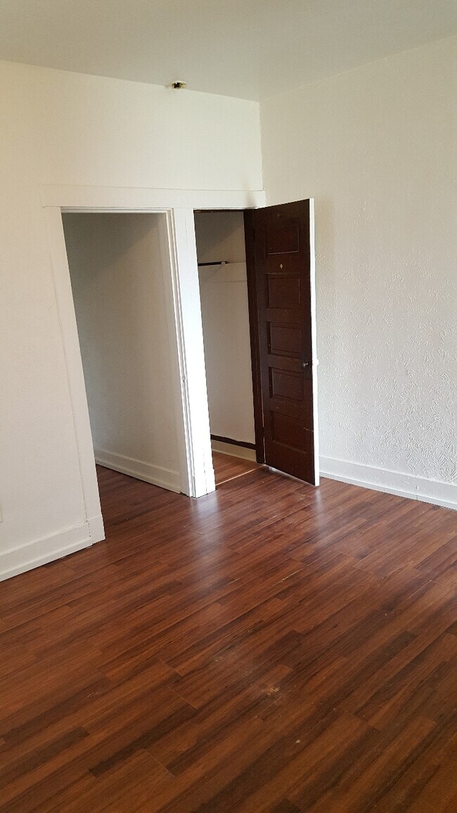 Photo - 2118 Bedford Ave Unit Rear