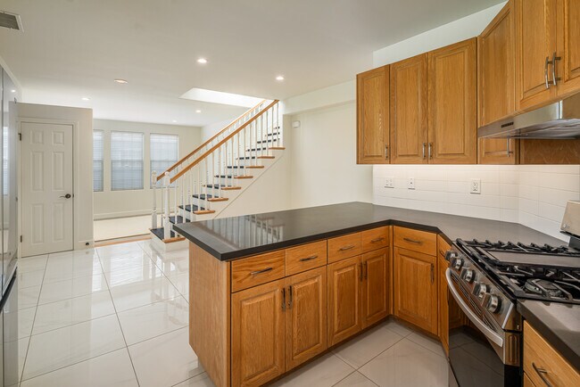 Kitchen/Dinig/Living - 4132 La Salle Ave