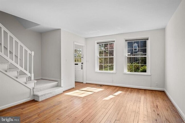 Charming 1-Bedroom Townhouse with 2 Full Baths in Arlington
