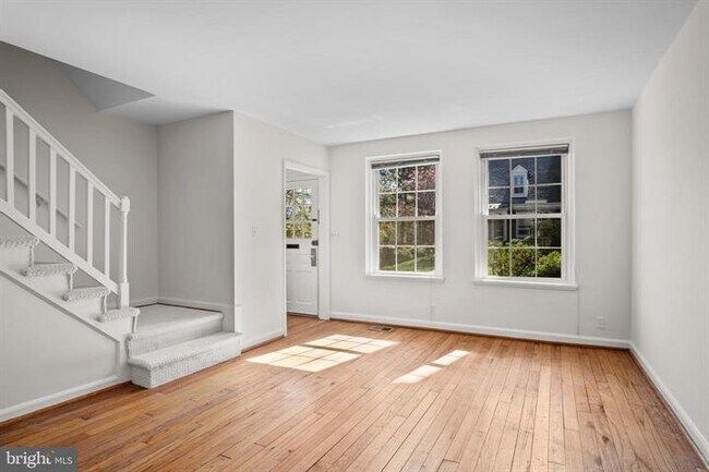 Photo - Charming 1-Bedroom Townhouse with 2 Full Baths in Arlington Unidad A