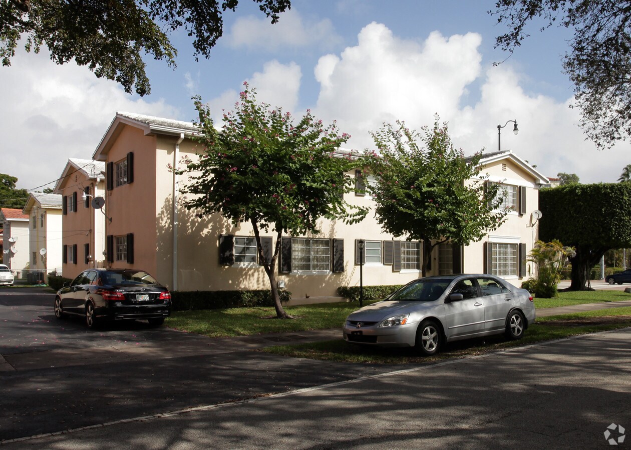 Photo - 3170-3182 Le Jeune Rd Apartamentos